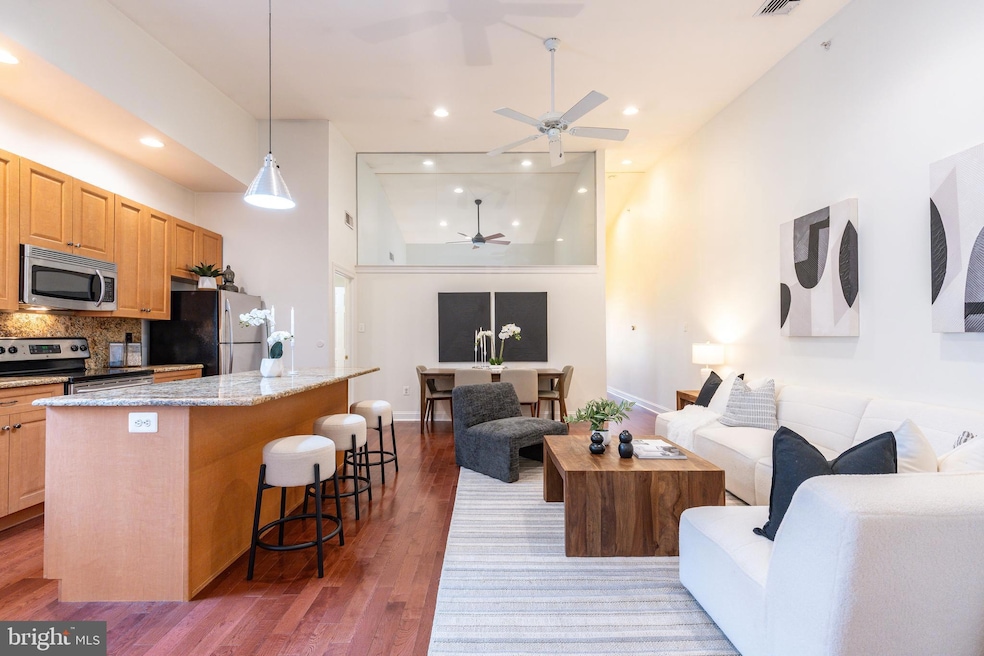 6 10 S Strawberry St unit 16, Philadelphia, PA 19106 - photo 1