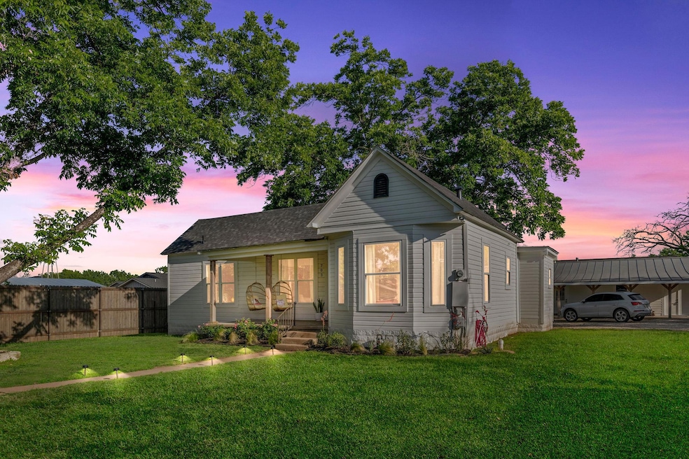 703 E Highway St, Fredericksburg, TX 78624 - photo 1