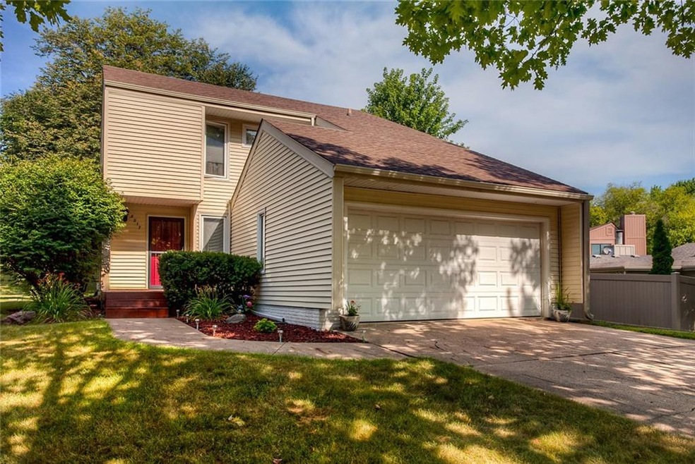 5217 Aspen Dr, West Des Moines, IA 50265 - photo 1