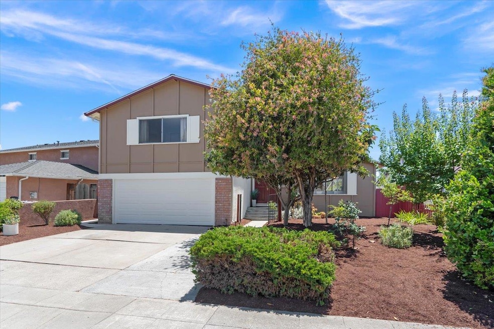Sold $1,995,000 • Co-Listing Agent
