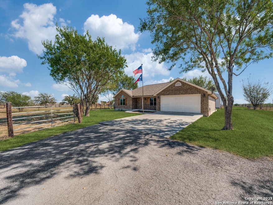 433 E Klein Rd, New Braunfels, TX 78130 - photo 1