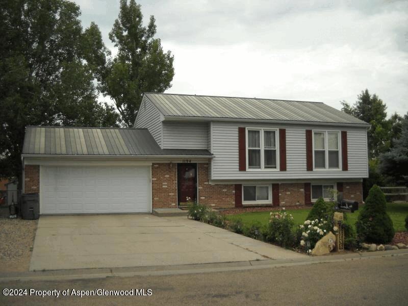 1194 Crest Dr, Craig, CO 81625 - photo 1