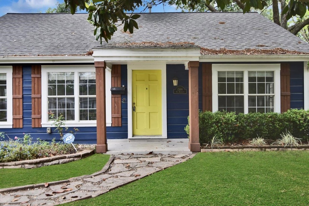 1566 Sue Barnett Dr, Houston, TX 77018 - photo 1