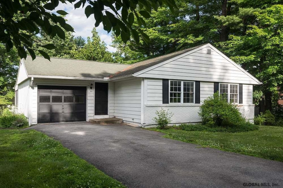 44 Myrtle St, Saratoga Springs, NY 12866 - photo 1