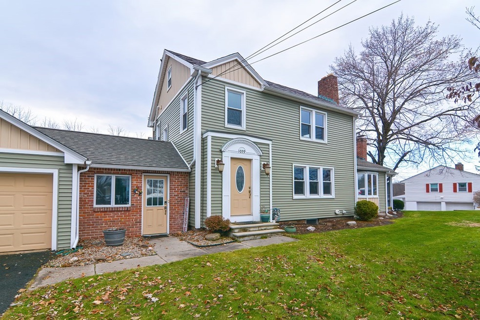 1059 Amostown Rd, West Springfield, MA 01089 - photo 1