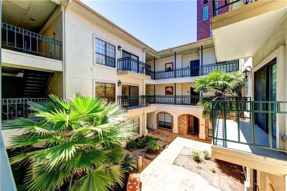 1908 San Antonio St unit 303, Austin, TX 78705 - photo 1