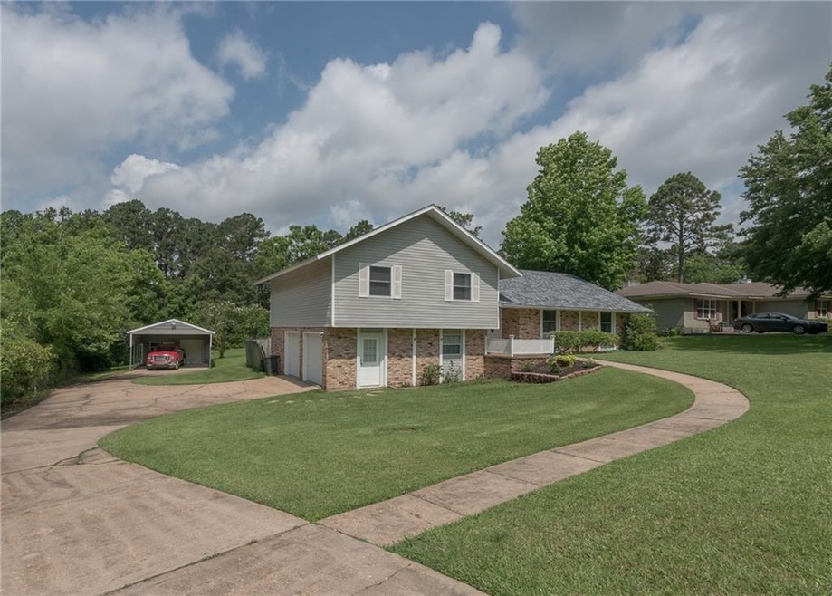 511 Holiday Cir, Pineville, LA 71360 - photo 1