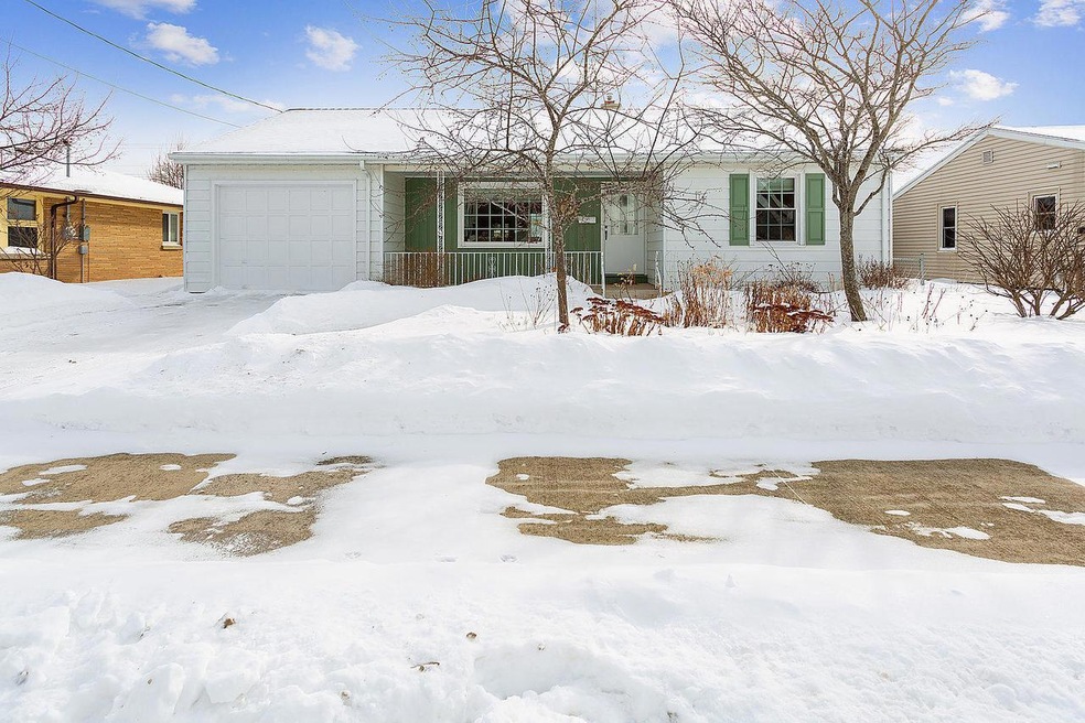 1925 30th St, Two Rivers, WI 54241 - photo 1