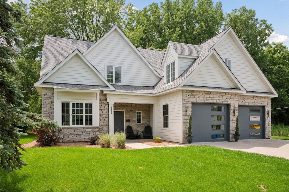 1032 Gardner St E, Wayzata, MN 55391 - photo 1