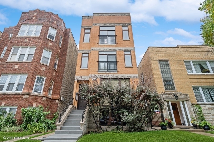 6113 N Richmond St unit 3, Chicago, IL 60659 - photo 1