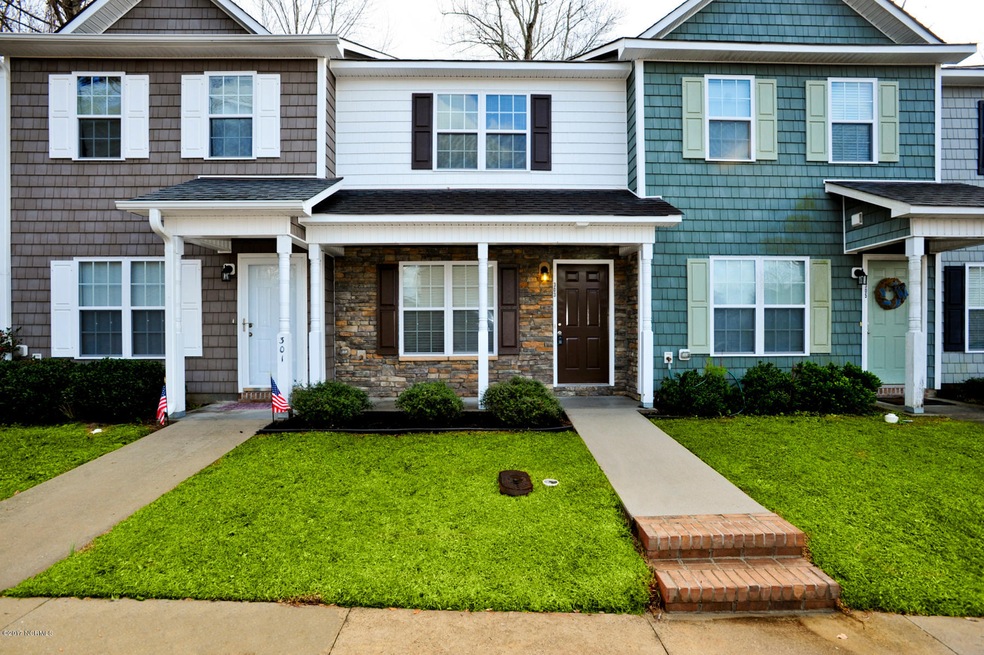 303 Doris Place Dr, Jacksonville, NC 28540 - photo 1