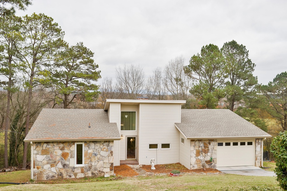 2510 E Hillview Dr, Dalton, GA 30721 - photo 1