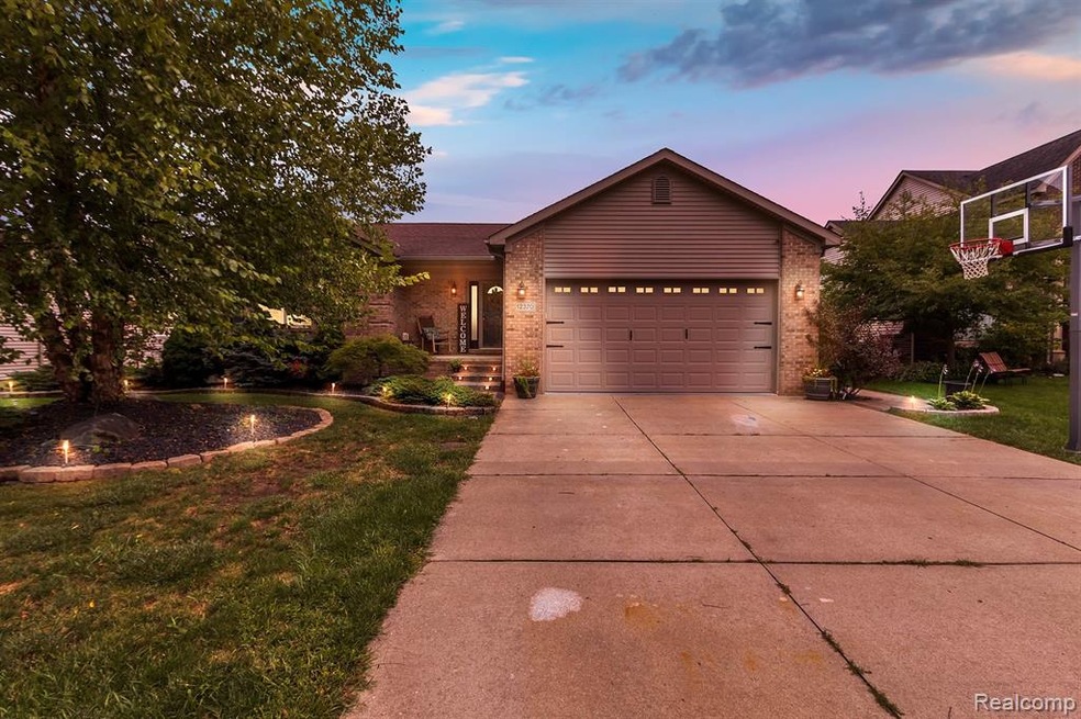 12370 Spencer Ln, Carleton, MI 48117 - photo 1