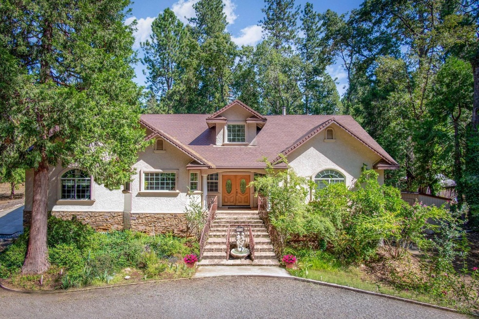 Grand Entry with Awesome curb appeal