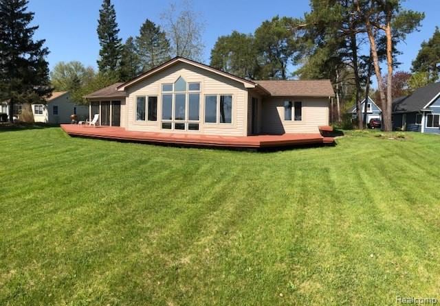 8189 Lakeshore1.jpg