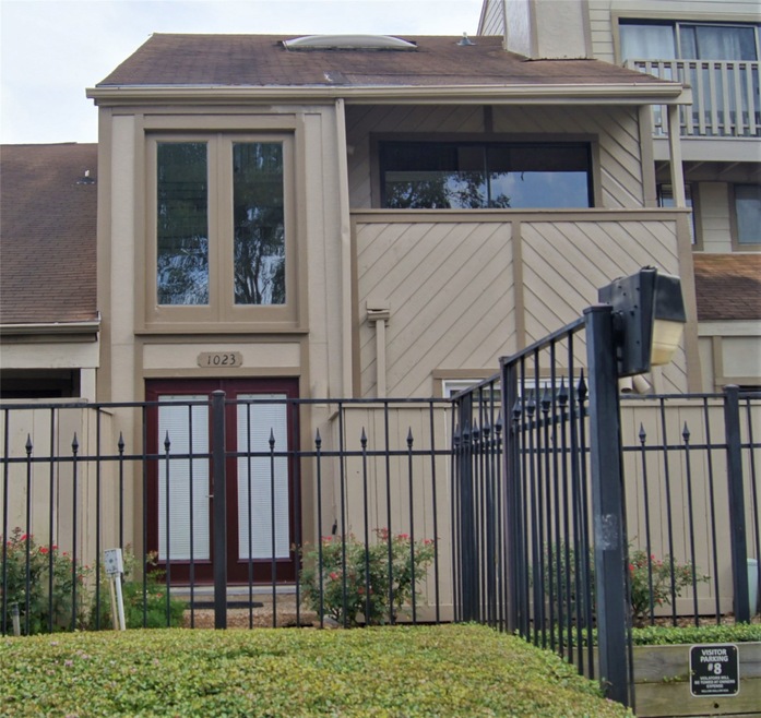 1023 Country Place Dr unit 1023, Houston, TX 77079 - photo 1