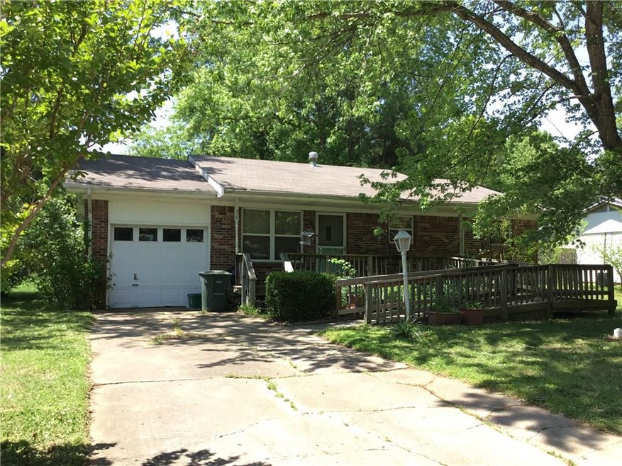 935 S Wood Ave, Fayetteville, AR 72701 - photo 1