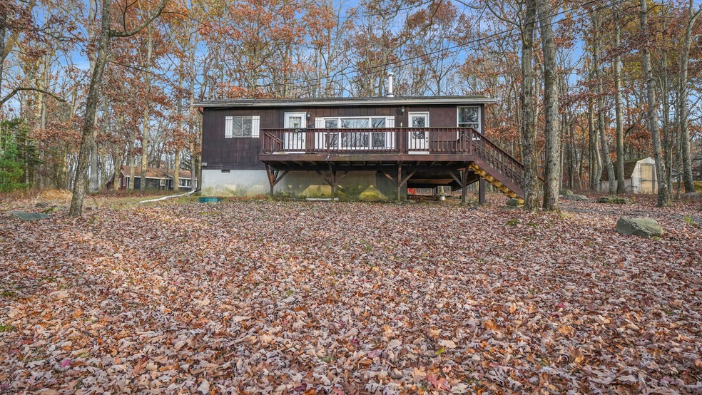 309 Surrey Dr, Hawley, PA 18428 - photo 1