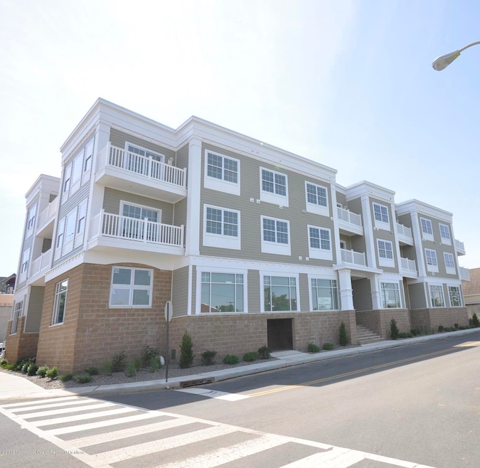 2 Hennessey Blvd unit 304, Atlantic Highlands, NJ 07716 - photo 1