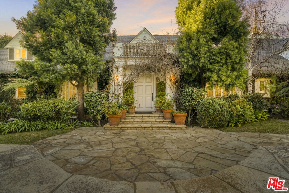 821 N Whittier Dr, Beverly Hills, CA 90210 - photo 1