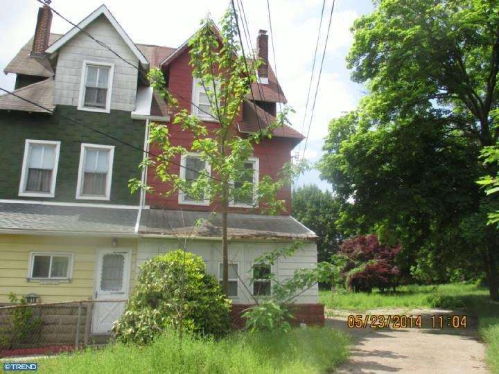 1020 Pine St, Darby, PA 19023 - photo 1