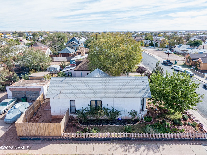 122 W Aspinwall St, Winslow, AZ 86047 - photo 1
