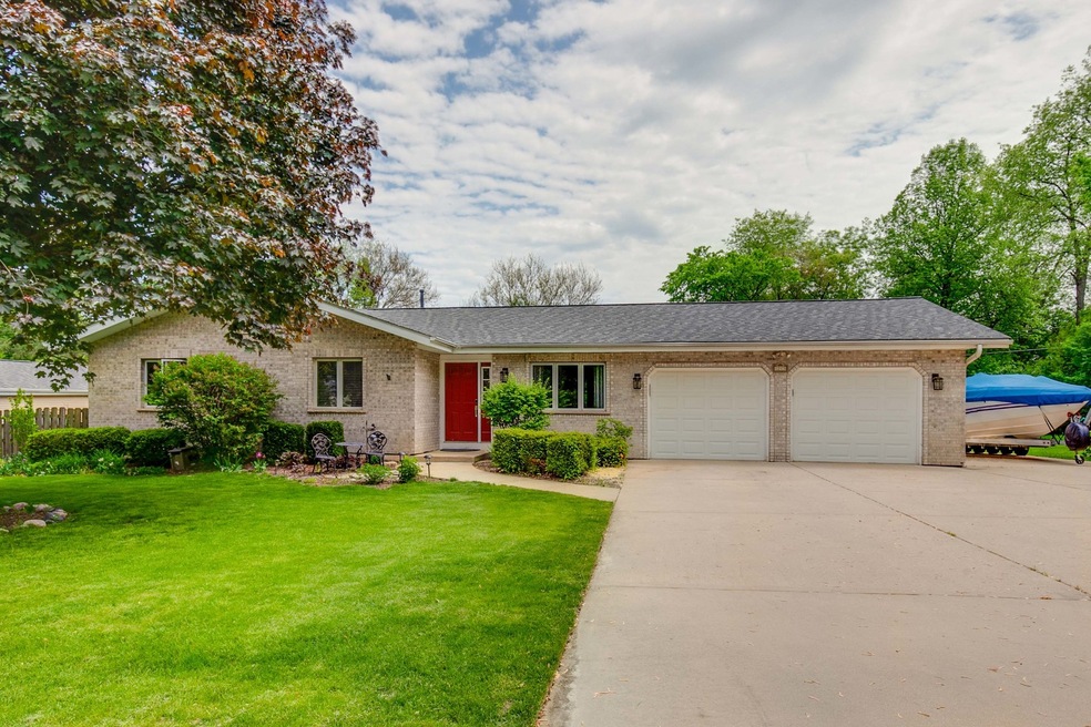 1213 Meadow Dr, Algonquin, IL 60102 - photo 1