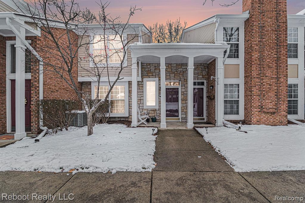 56234 Troon N, Shelby Township, MI 48316 - photo 1