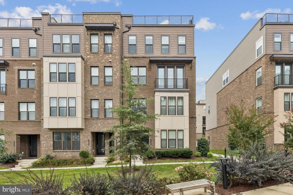 14426 Beckett Glen Cir unit 906, Chantilly, VA 20151 - photo 1