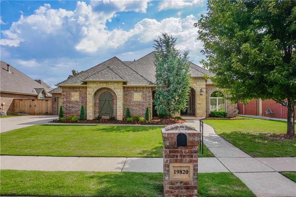 19820 Oakshire Dr, Edmond, OK 73012 - photo 1