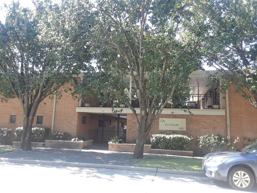 1801 Cortlandt St unit 12, Houston, TX 77008 - photo 1
