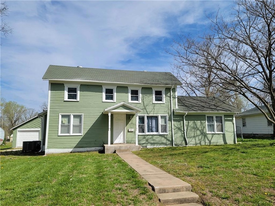 716 Parker Ave, Osawatomie, KS 66064 - photo 1