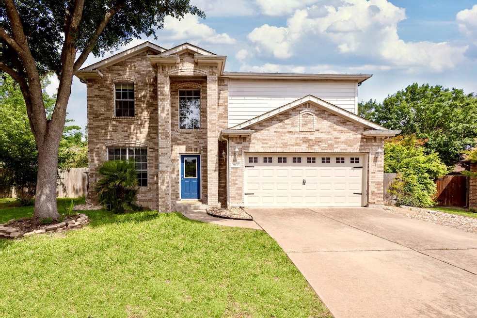 Traditional-style house with a garage, driveway, 