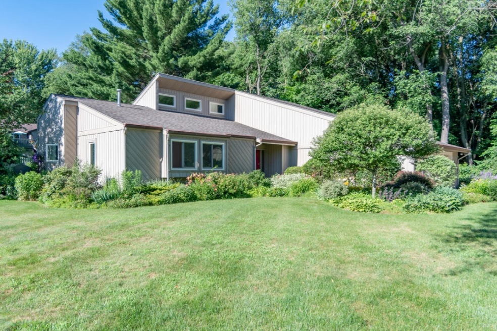 6475 Rose Arbour-33