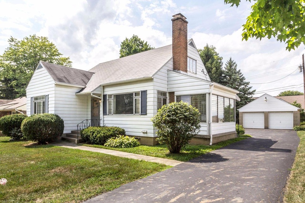 181 Center St 022
