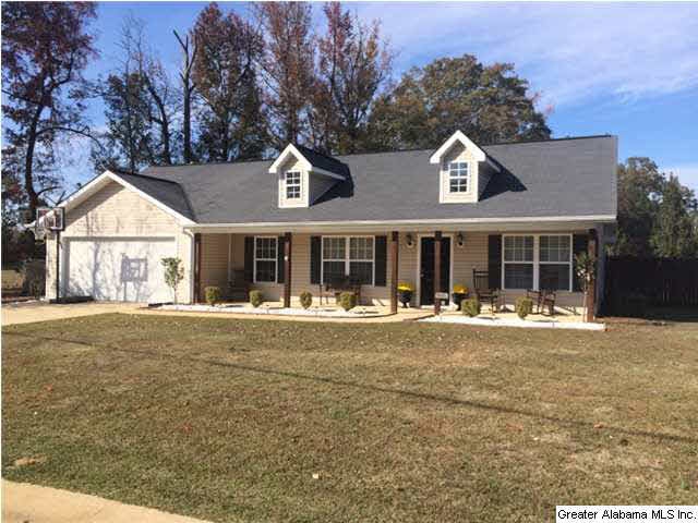 Nice large front yard.