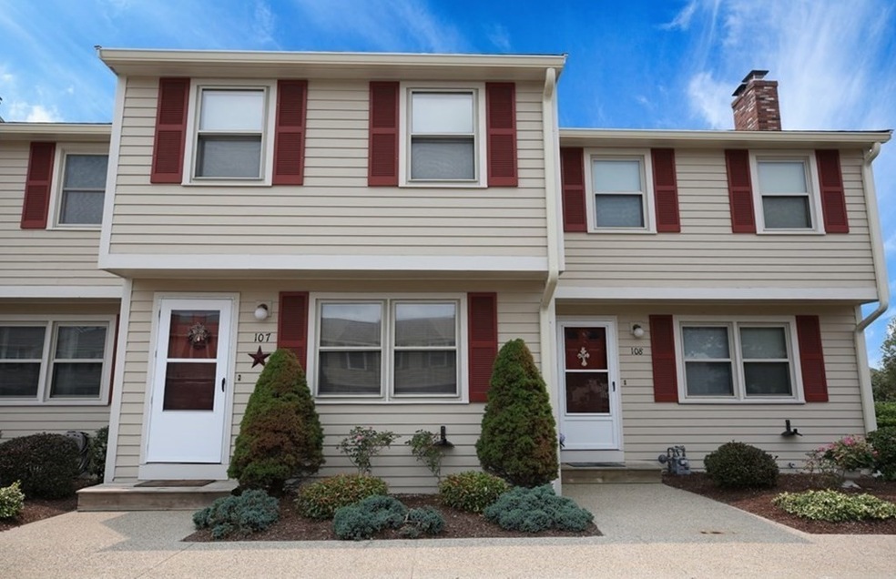 107 Ocean Meadows, Fairhaven, MA 02719 - photo 1