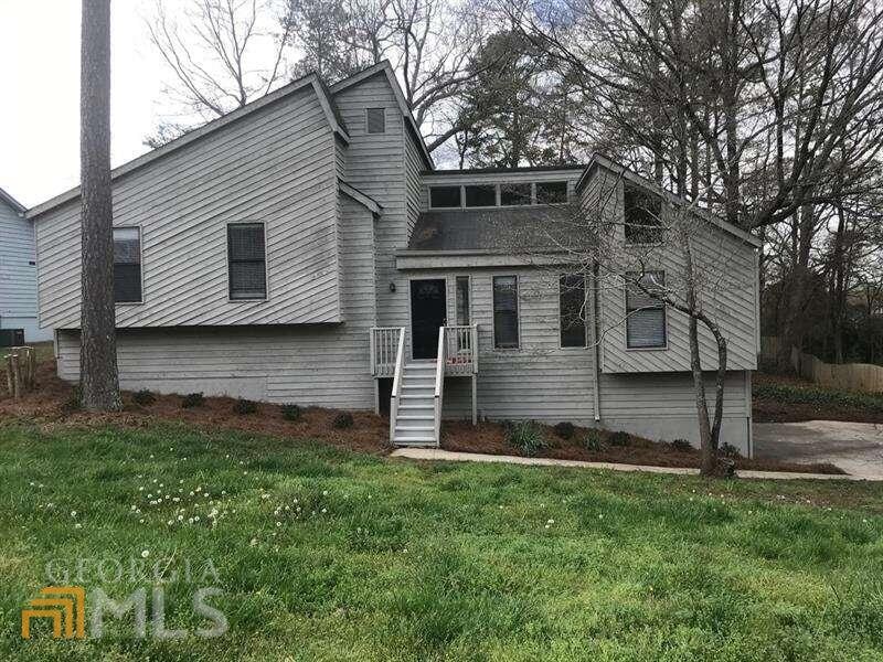 2707 Hawk Dr NE unit 2707, Marietta, GA 30066 - photo 1