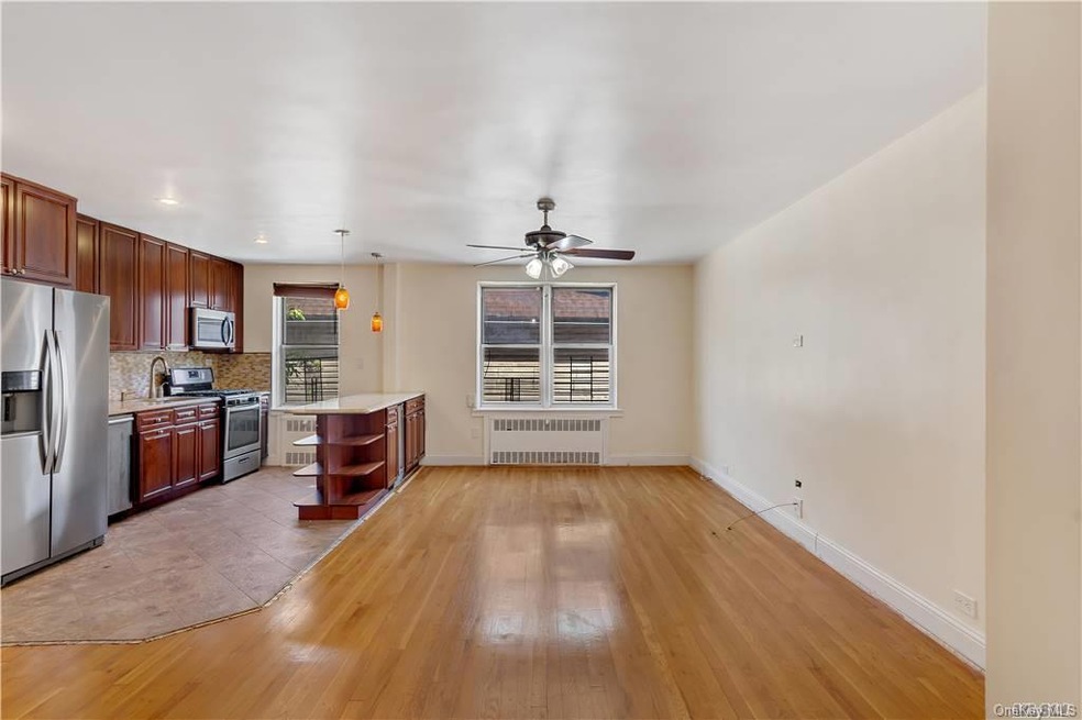 325 E 201 St unit 2E, Bronx, NY 10458 - photo 1