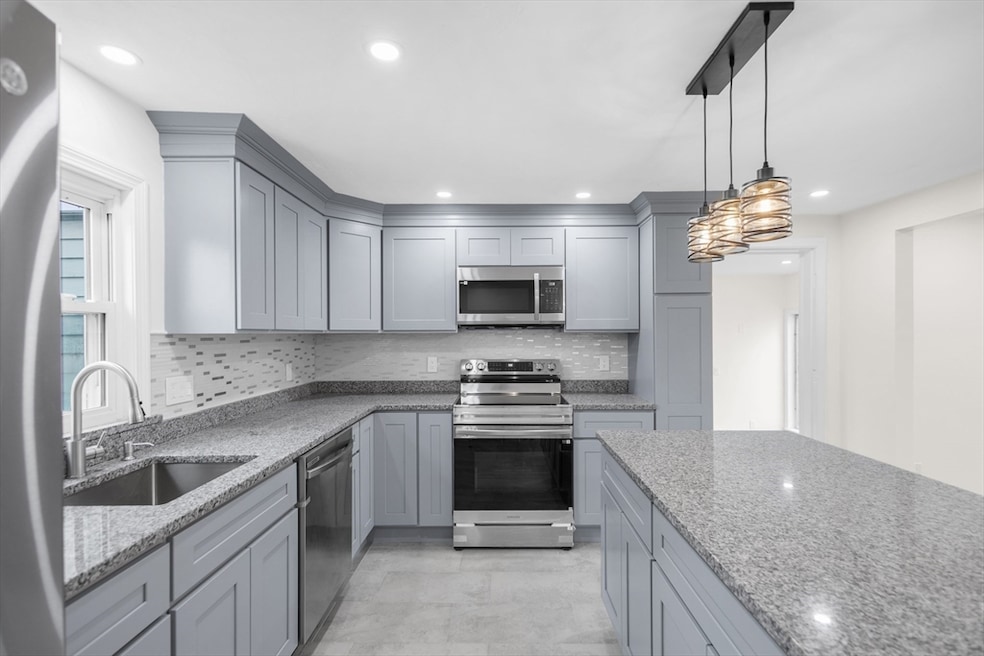 25 Lakeview St, Blackstone, MA 01504 - photo 1