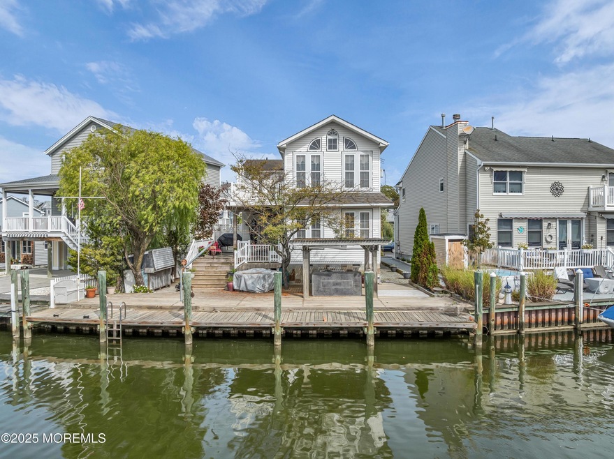 Pending $924,000 • Co-Listing Agent