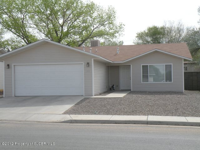 216 Valle Vista Dr, Farmington, NM 87401 - photo 1