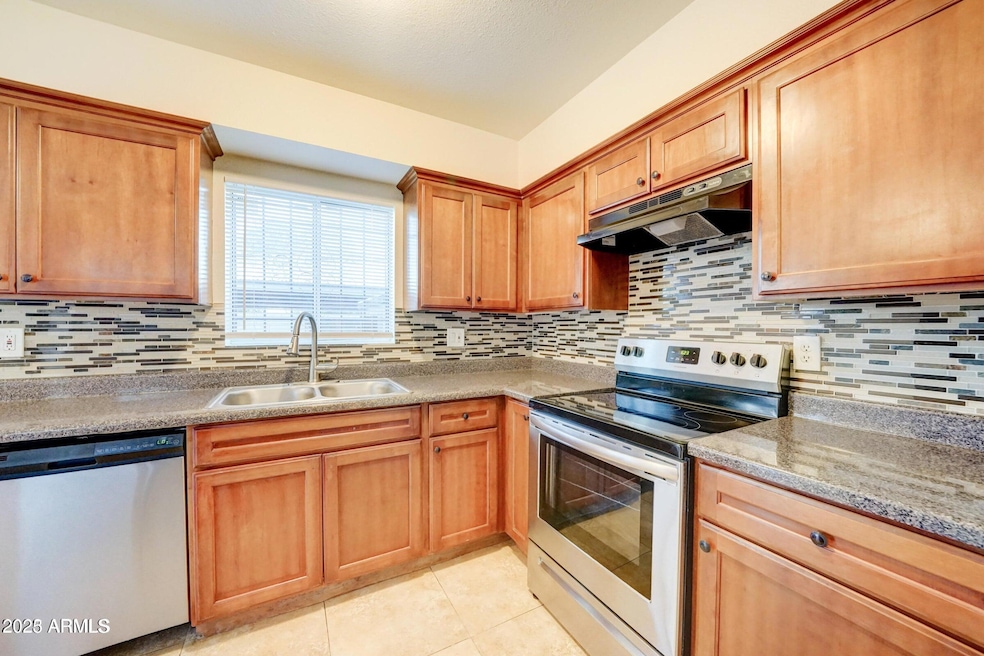 3605 W Bethany Home Rd unit 17, Phoenix, AZ 85019 - photo 1