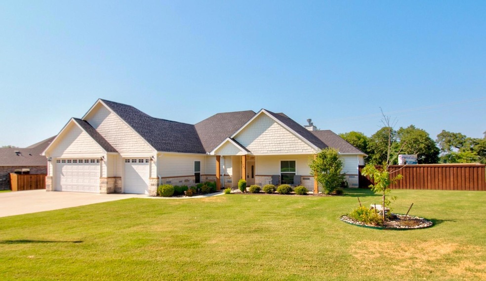 103 Cocopa Cove, Lake Kiowa, TX 76240 - photo 1