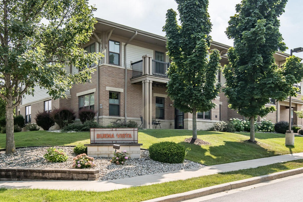 W129N6811 Northfield Dr unit 104, Menomonee Falls, WI 53051 - photo 1