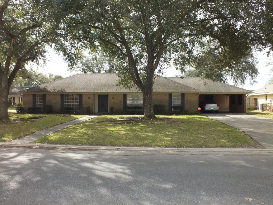 902 Greenbriar Road