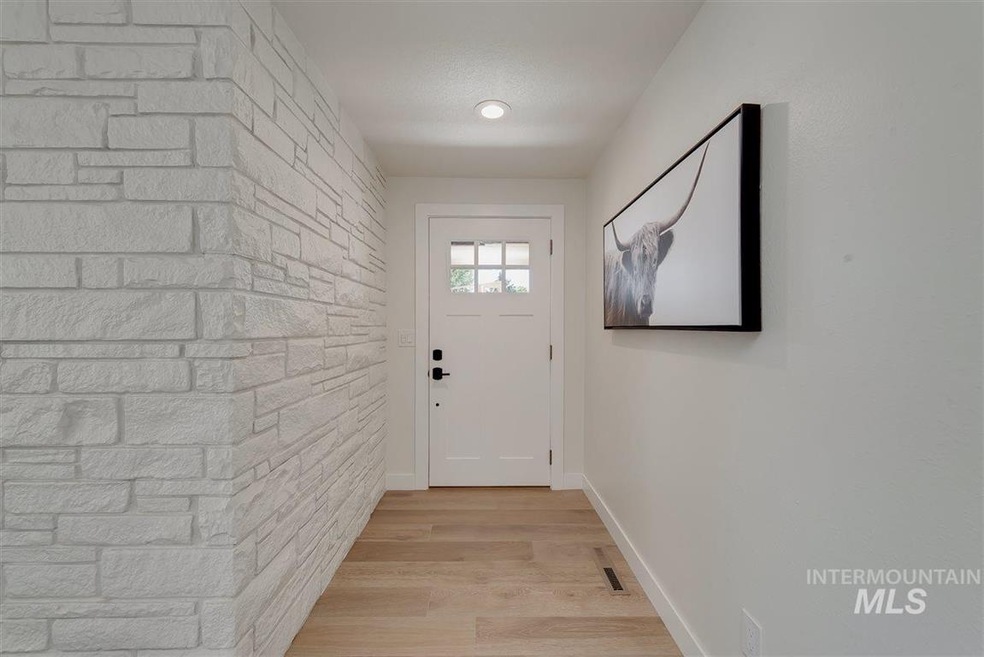 612 W Carnelian Ln, Eagle, ID 83616 - photo 1