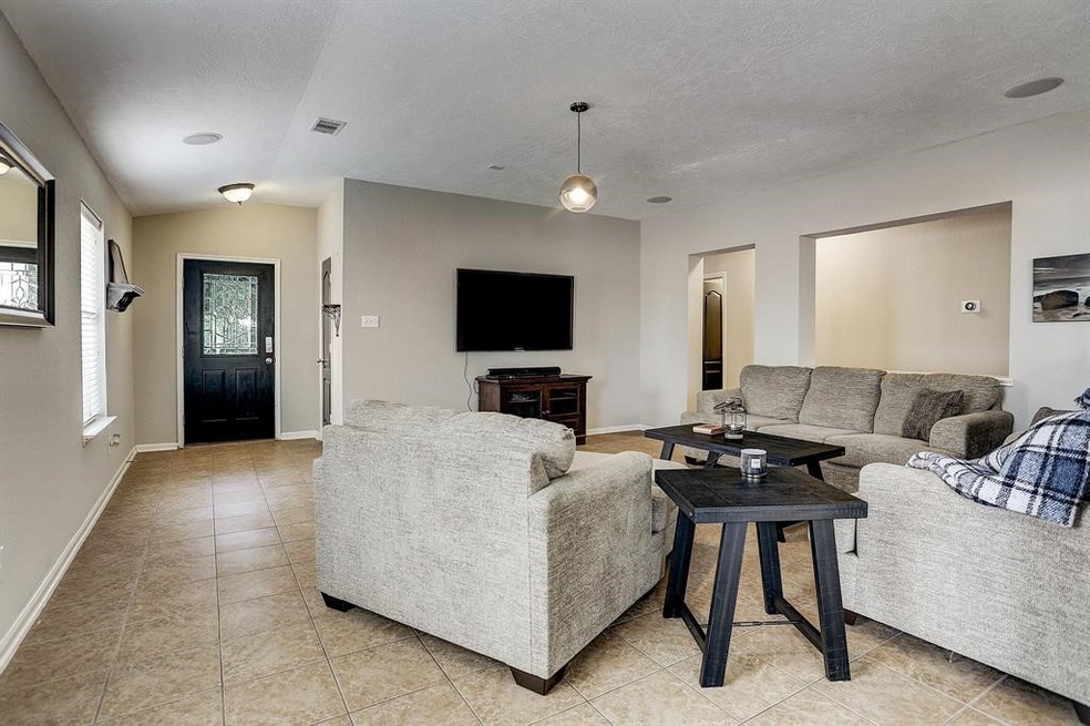 4305 Brazos Bend Dr, Pearland, TX 77584 - photo 1