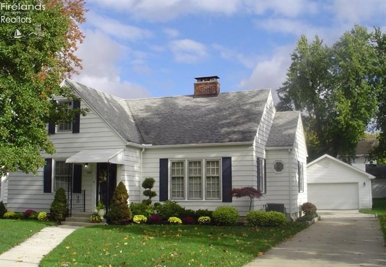 416 Erie St, Woodville, OH 43469 - photo 1