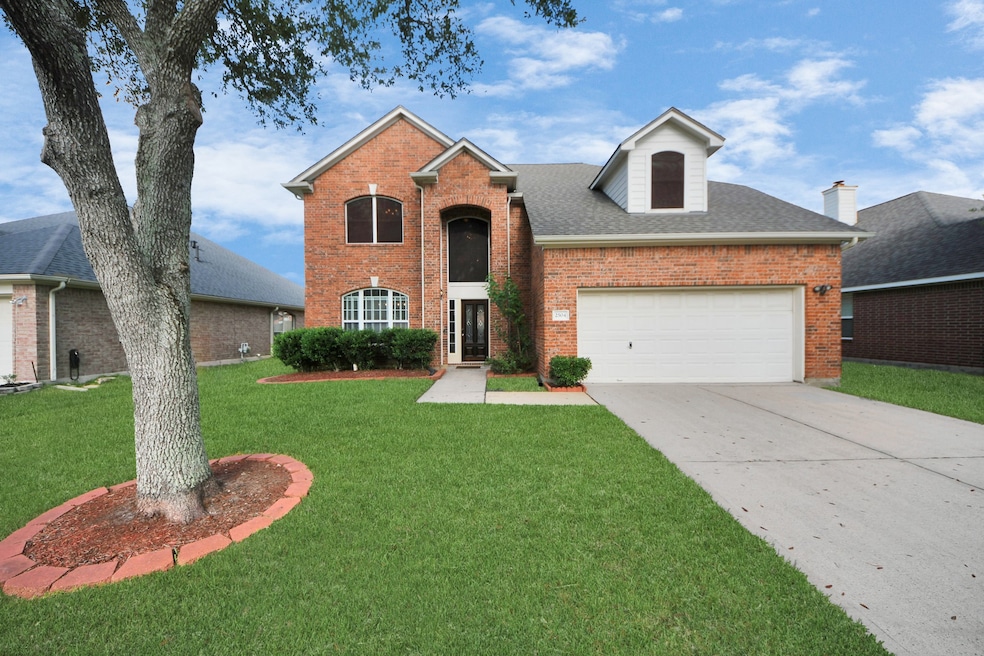 Lovely home located in West Pearland and is ready